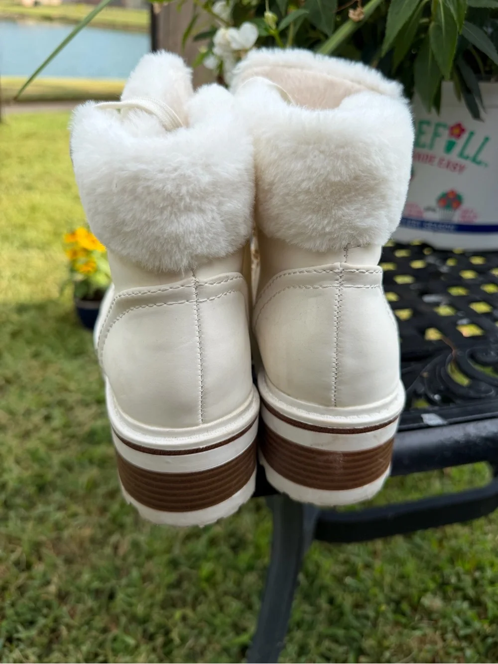 Bamboo White Faux Fur Lace Up Winter Ankle Boots Lug Sole Women’s 8 EU 38